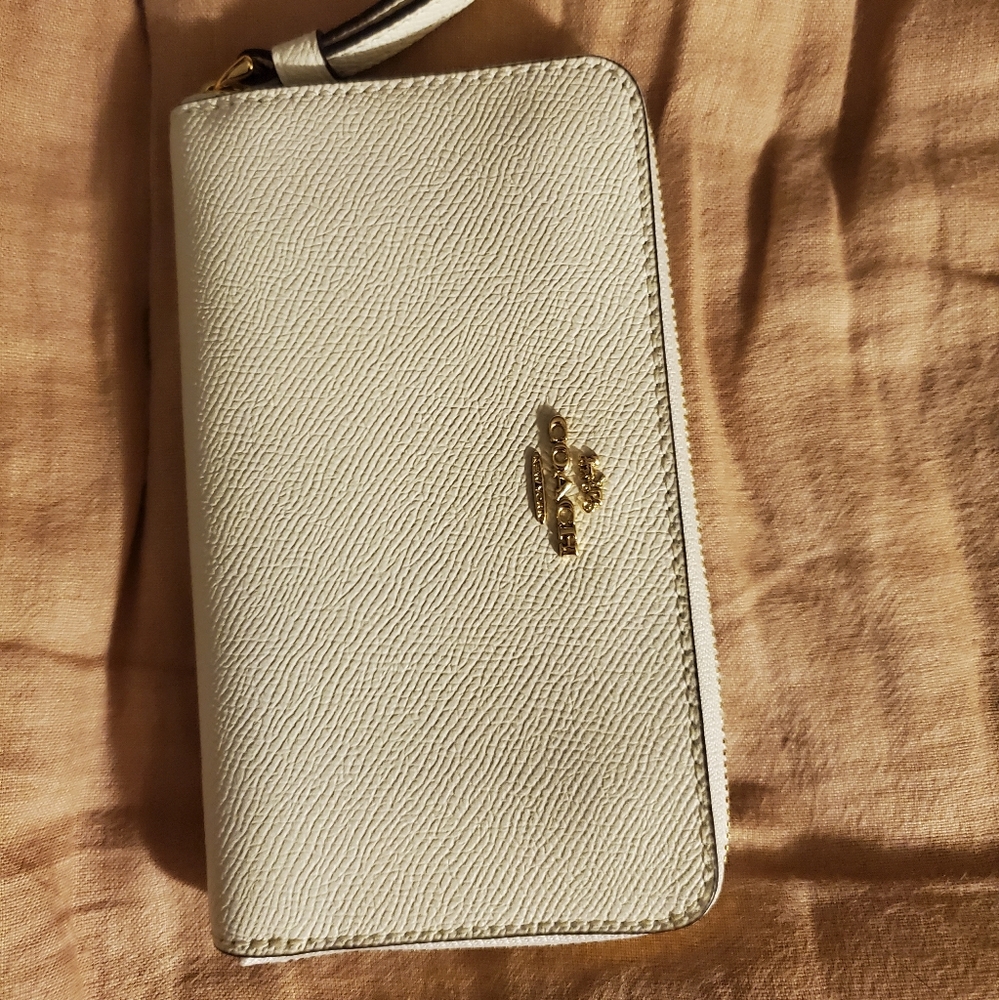 Coach wristlet wallet